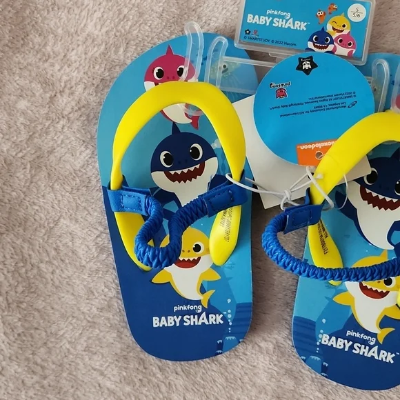 Toddler boy Baby Shark Flip Flops Brand New - Picture 2 of 10